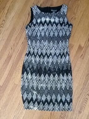 Frank Lyman Design Black and White Lined Dress Size 8 Ptp 19-20" L 37"